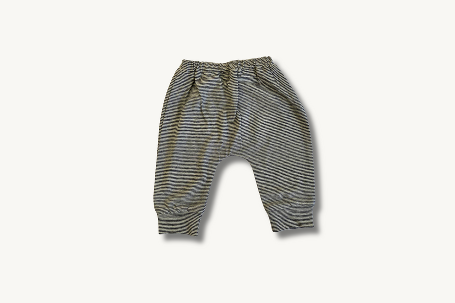 Pant with pouches