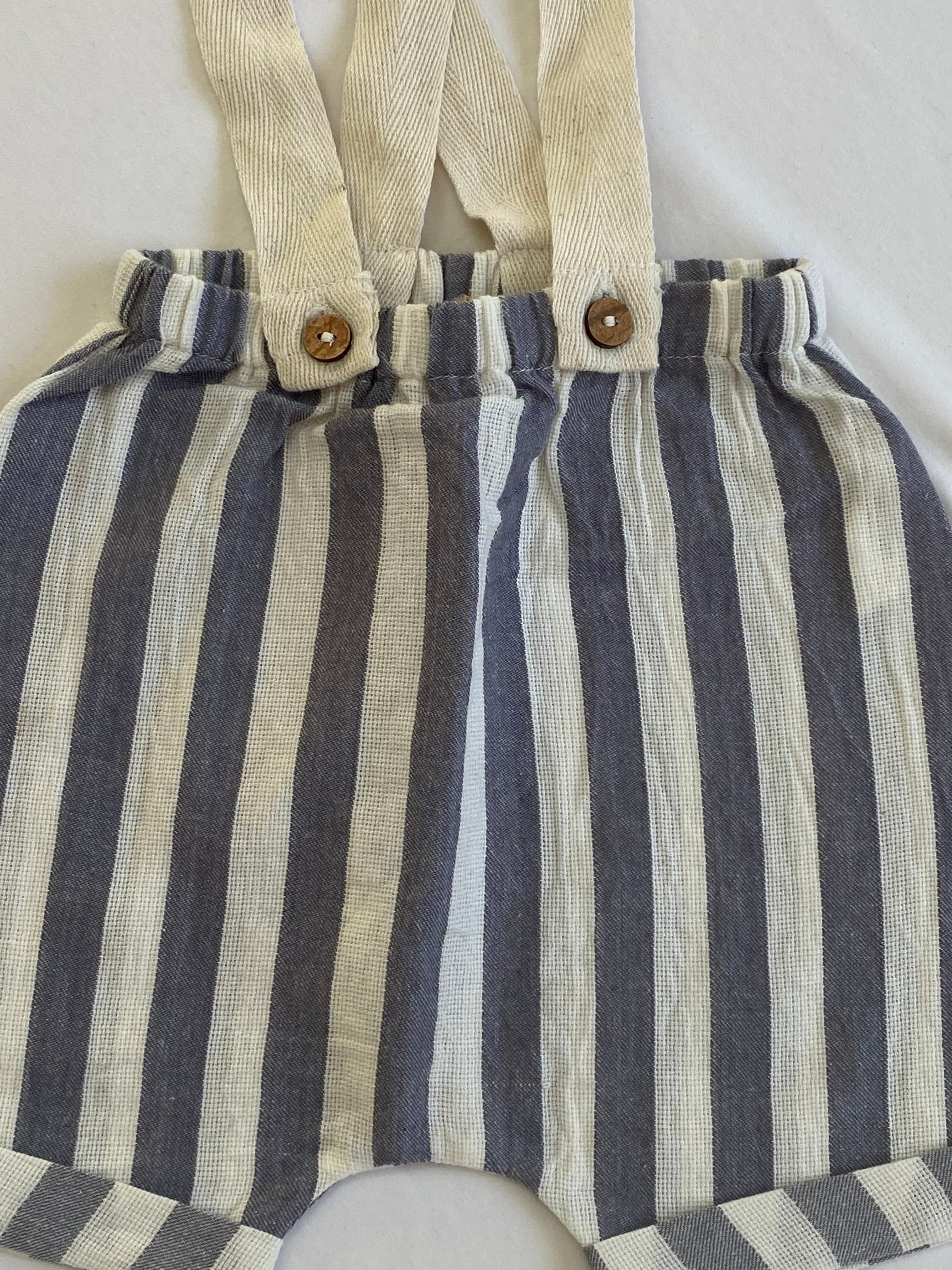 Striped trousers with suspenders