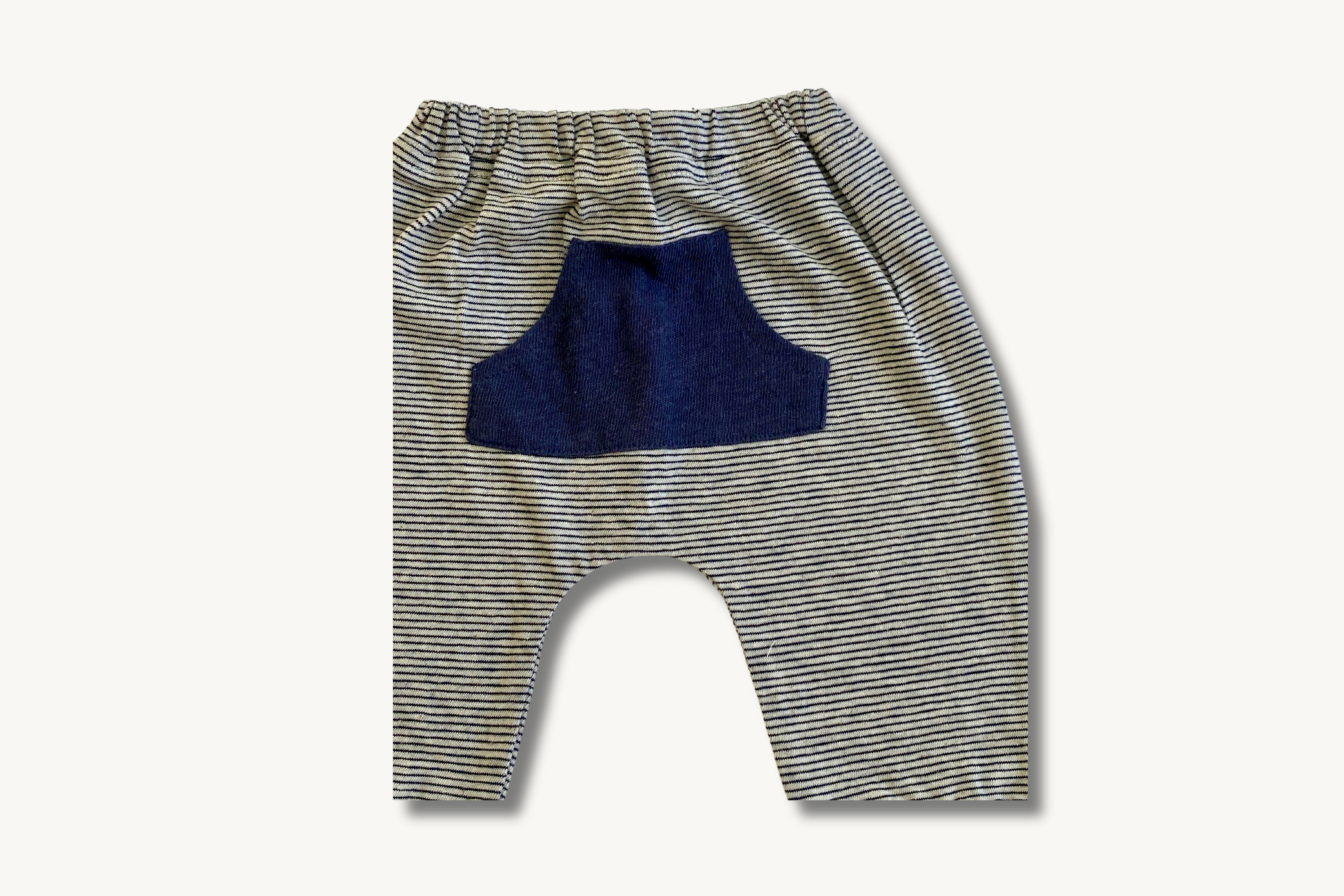Pant with pouches